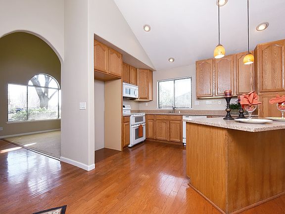 4th image of 698 Lilly Cross Dr