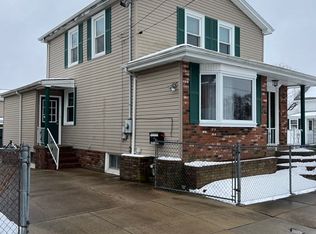 135 Pebble St, Fall River, MA 02721