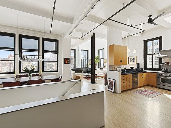 3rd image of 448 W 37th St