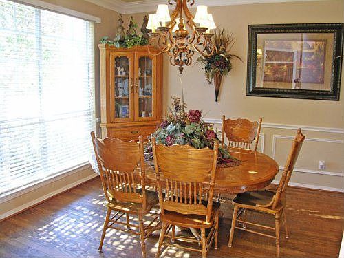 2nd image of 640 Sugarloaf Ct