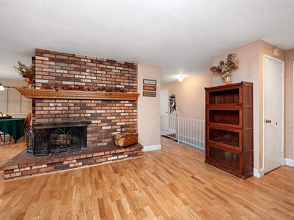 3rd image of 11427 N Wall St