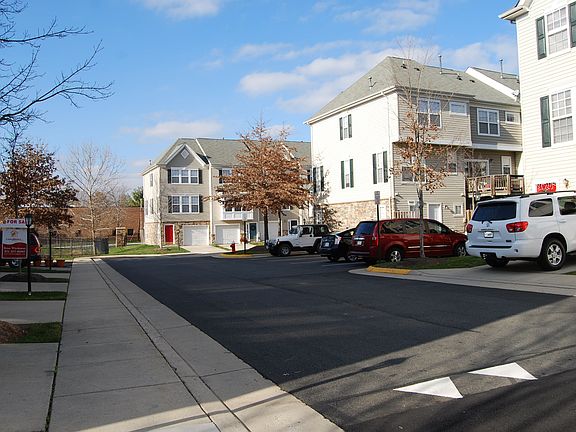 3rd image of 23149 Blackthorn Sq