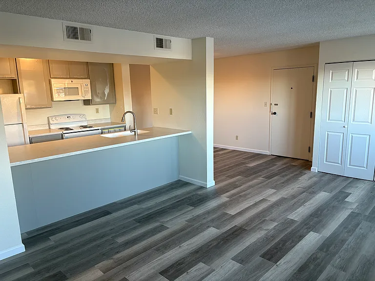 935 Saturn Dr #2 — Photo 5
