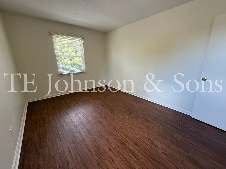 Modern 2 Bedroom Apartment with Water Included on Forsyth St — Photo 23