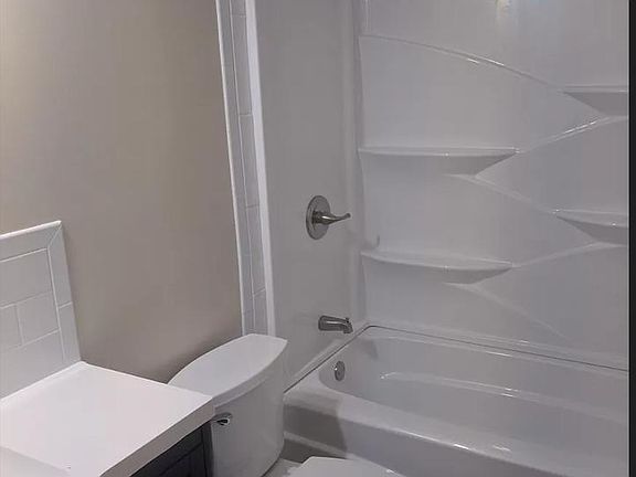 5th image of 75 Elsmere Ave #2