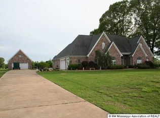 124 Golden Pond Dr, Coldwater, MS 38618