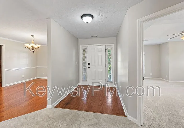 845 Prairie Ln — Photo 3