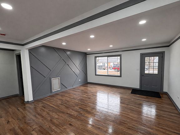 2nd image of 25127 S Tryon St