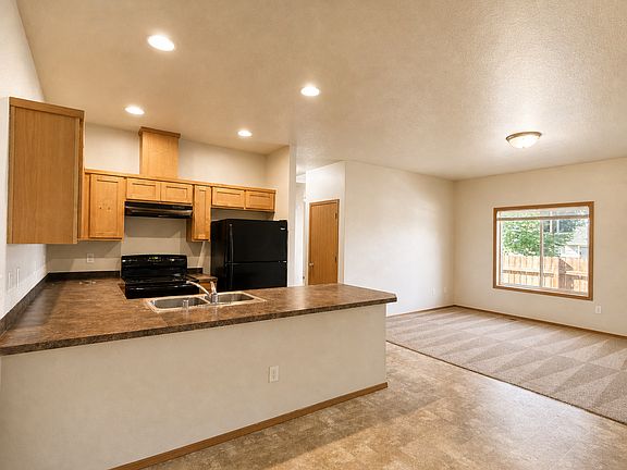 5th image of 4825 NE 124th Ct
