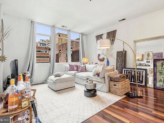 3rd image of 1101 Locust St #6K