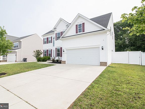 3rd image of 45673 Tennyhill St