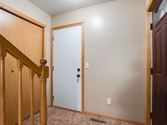 3rd image of 110 Gloria Ave