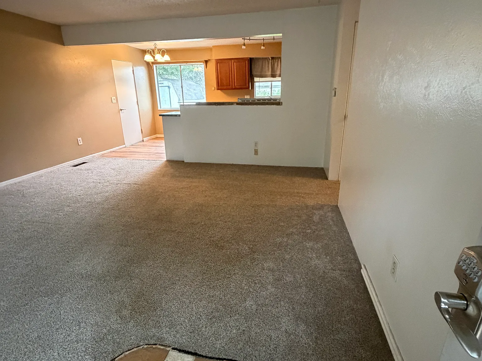 3 bed, 1.5 bath, 1118 sqft, $1,995 — Photo 3