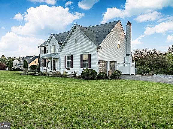 4th image of 200 Devon Ln