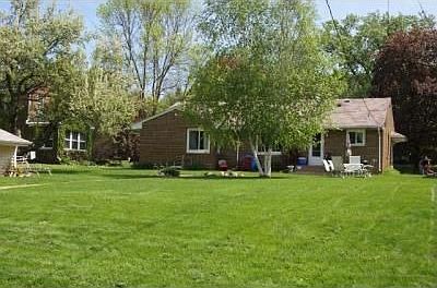 3rd image of 407 Woodlawn Ave