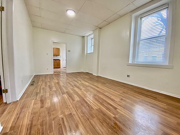 2nd image of 724 W 31st St #1