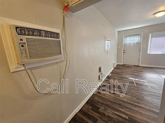 5th image of 2228 N Astor St #8
