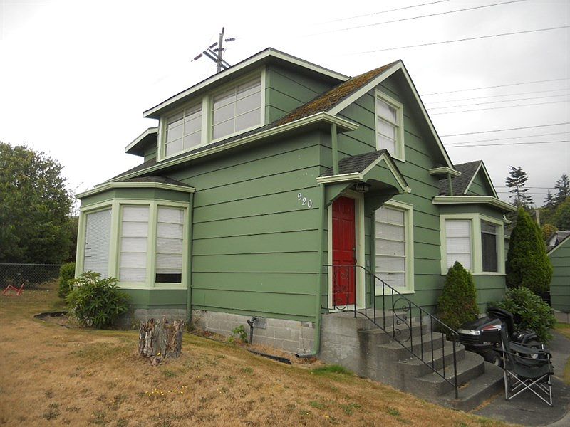 1st image of 920 E 10th St