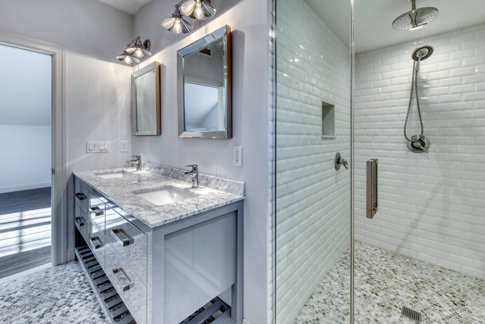  En suite master bathroom