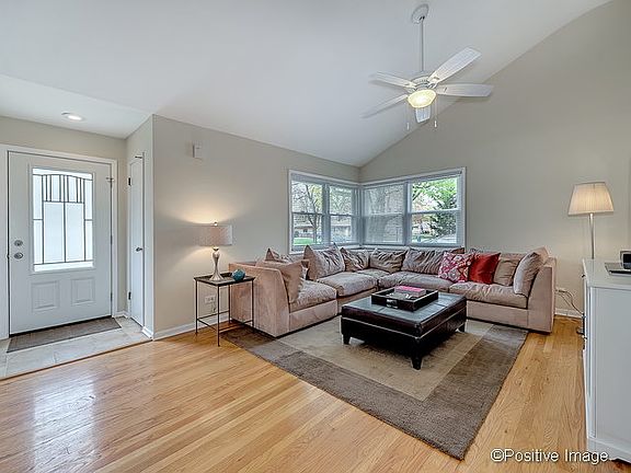 4th image of 557 E Park Ave