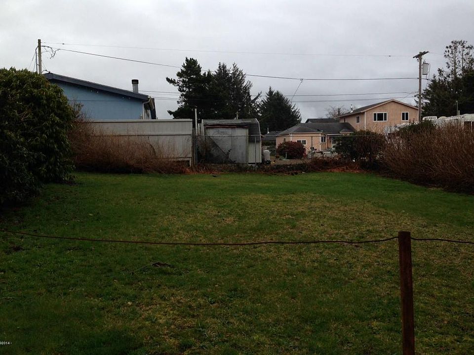 1st image of 208 SE Reef Ave