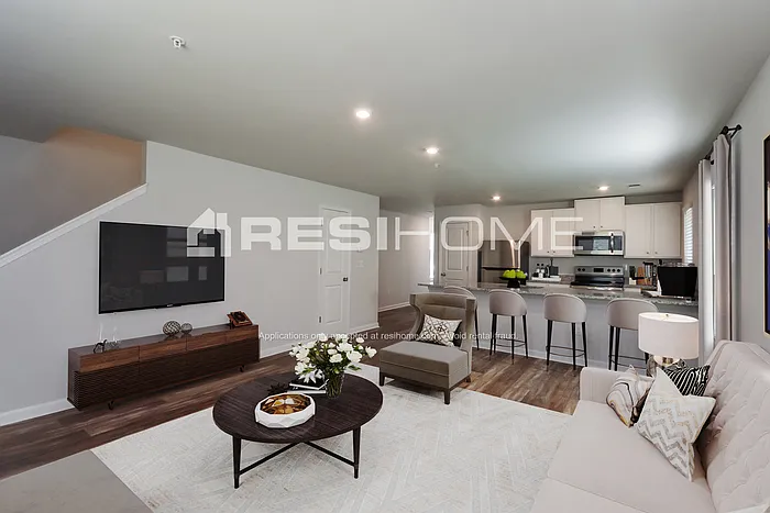 3 bed, 2.5 bath, 1650 sqft, $1,825 — Photo 3