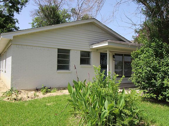 2nd image of 906 Richard Dr