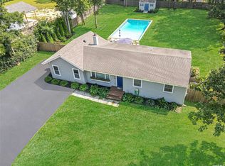 49 Sherwood Rd, Hampton Bays, NY 11946
