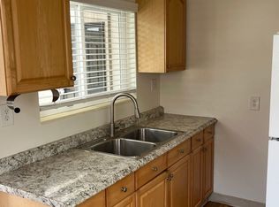 1 Bedroom on Ingraham Street blocks from the beach in Pacific Beach!, San Diego, CA 92109