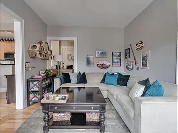 5th image of 2300 Girard Ave S APT 204