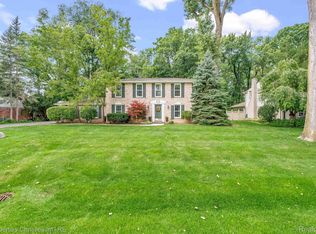 3023 Kingsley Dr, Troy, MI 48084