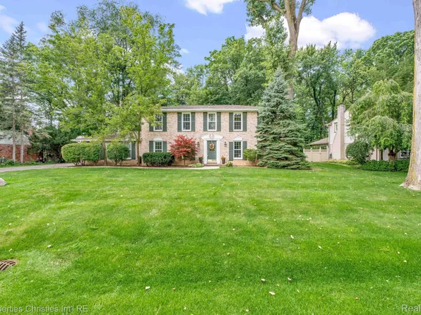 3023 Kingsley Dr, Troy, MI 48084