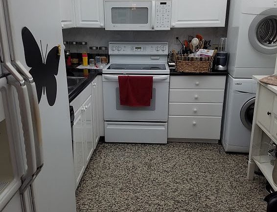 Kitchen w/ Washer Dryer