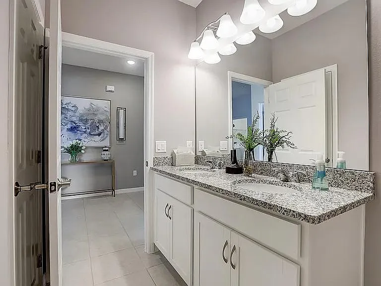 1658 Blue Lagoon Cir — Photo 5