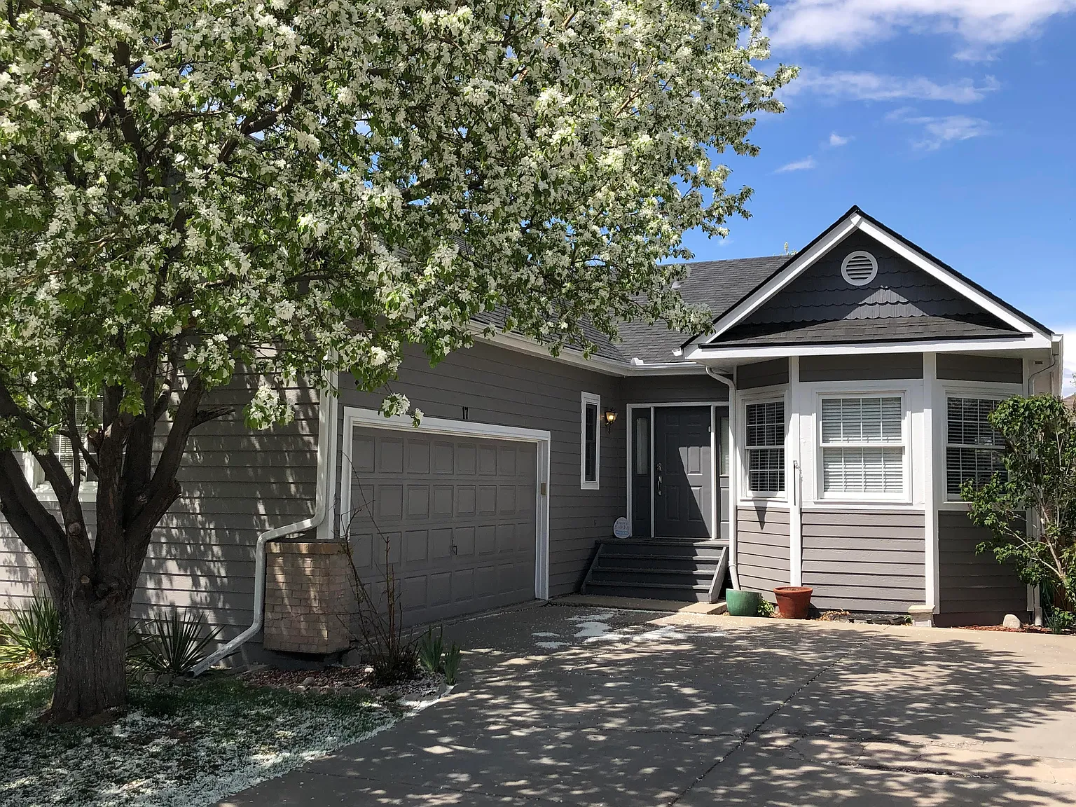5 bed, 2916 sqft, $850 — Photo 1
