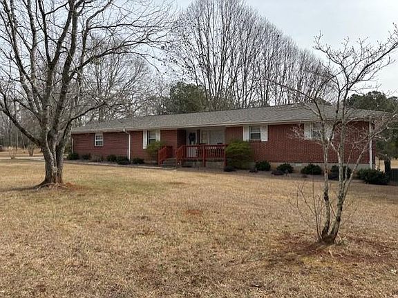 2nd image of 2215 Oak Hill Rd