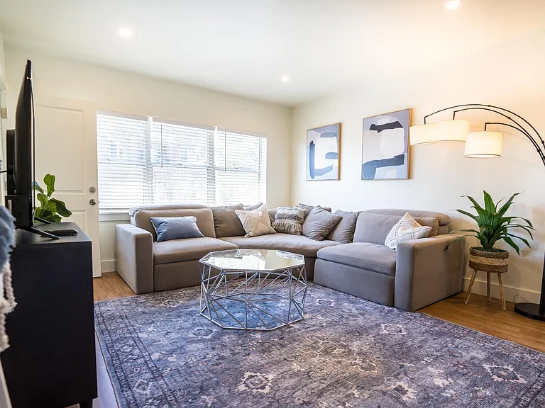 2160 Riverside Ave #7 — Photo 30