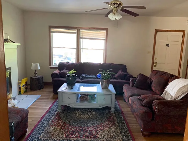 1207 Warner St — Photo 2