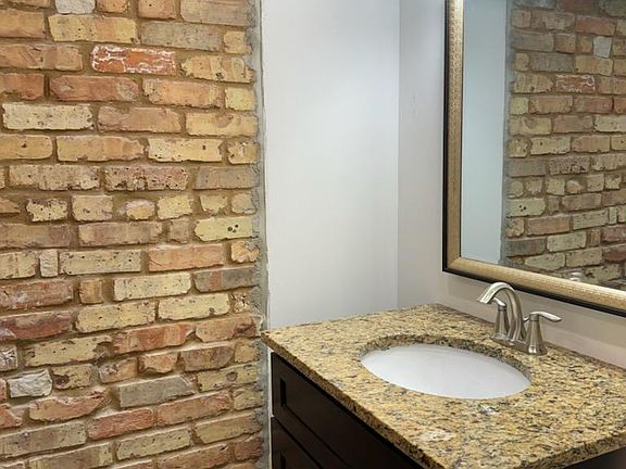 4th image of 2831 W Washington Blvd #0