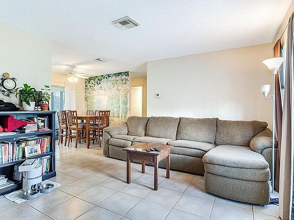 4th image of 4315 Huron Ln