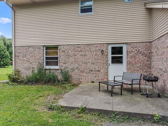 4th image of S89W23060 King PARKWAY