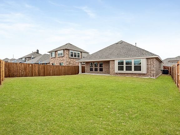3rd image of 1140 Travis Dr