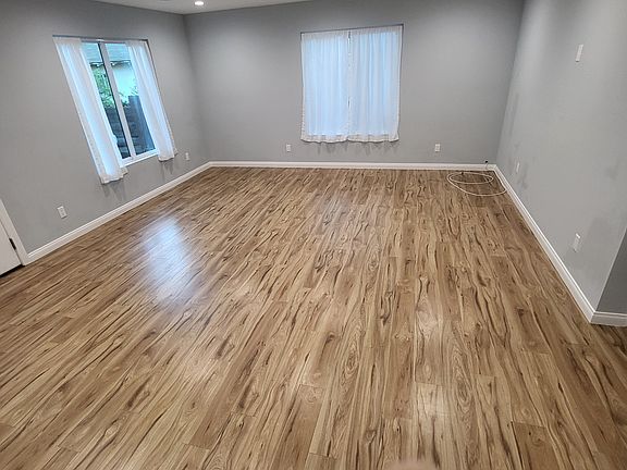 3rd image of 10829 Woodbine St