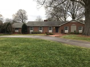 900 Roslyn Rd, Winston Salem, NC 27104