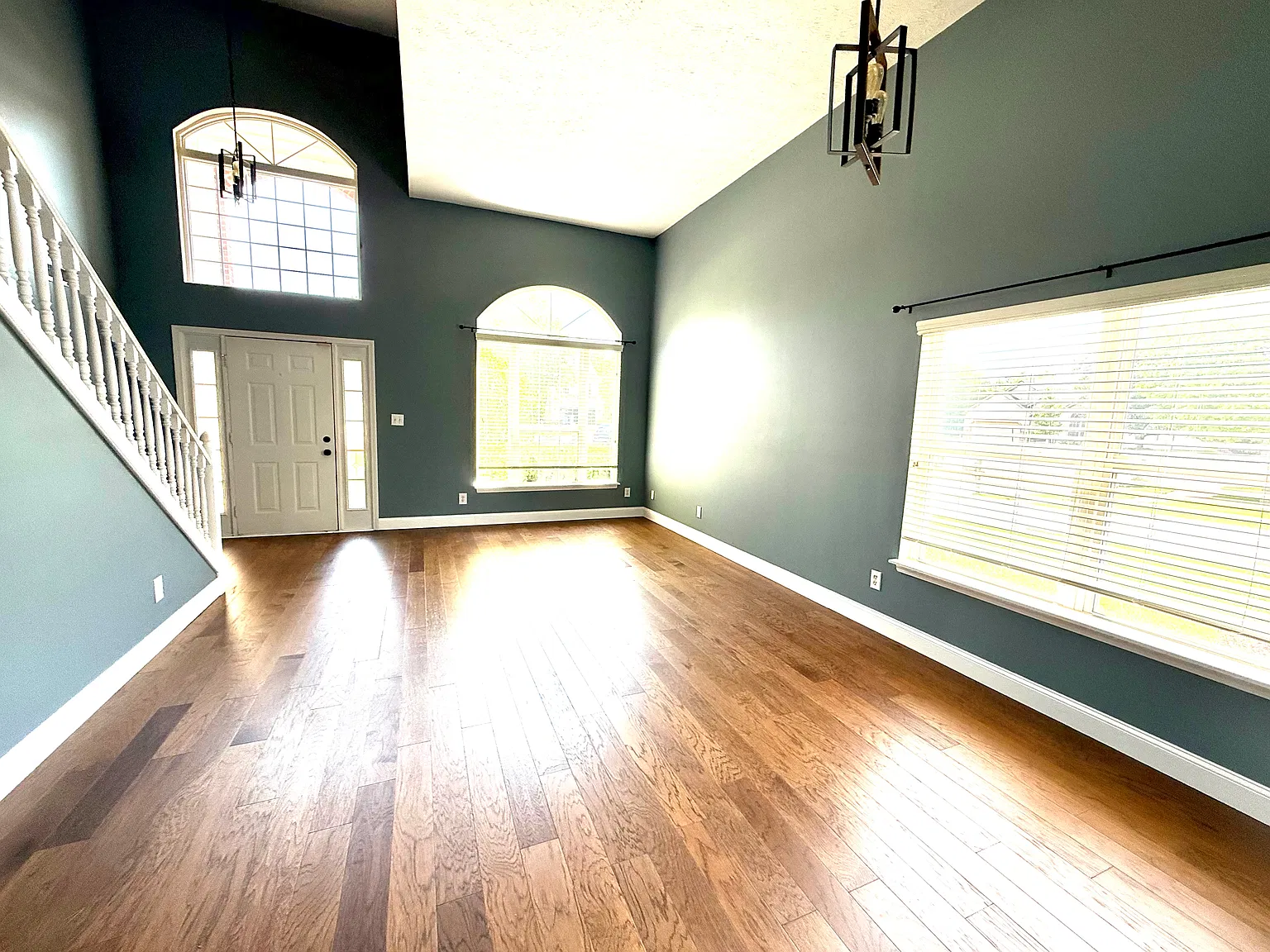 3 bed, 1969 sqft, $2,499 — Photo 4
