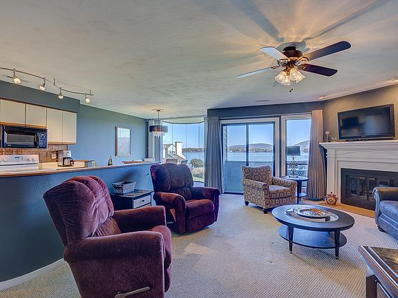 3rd image of 70 Clubhouse Tower Cir