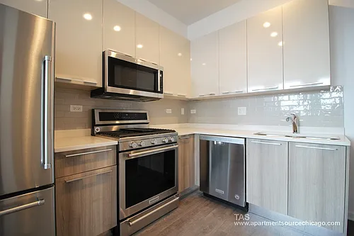 932 W Dakin St Photo 1