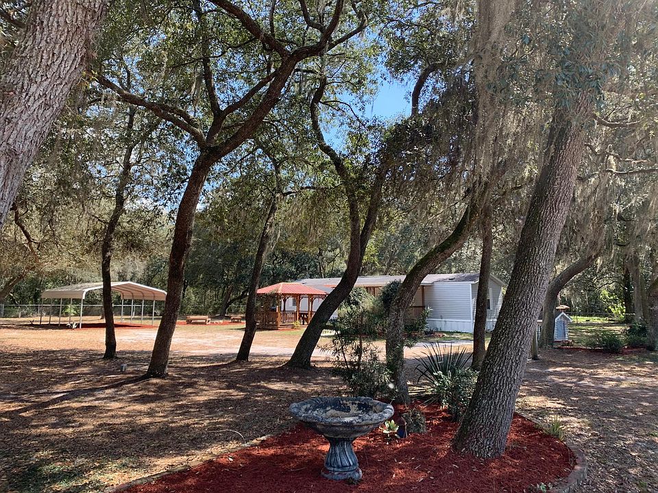 LARGE FENCED & SHADED YARD