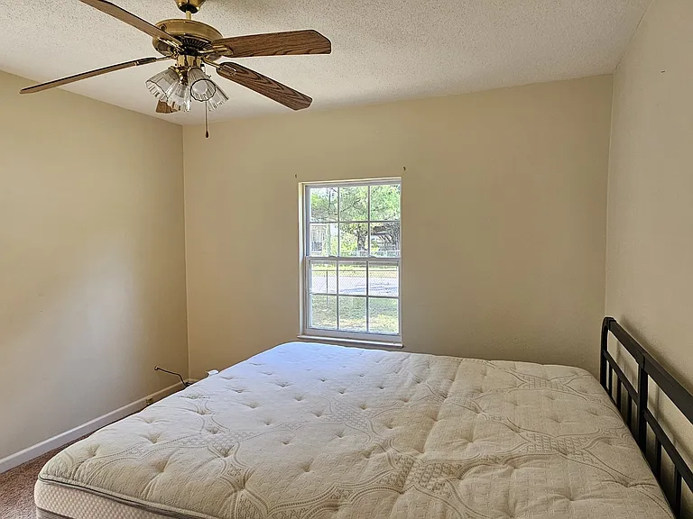 725 Powell Dr — Photo 16
