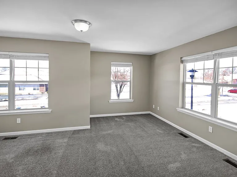 302 Starwood Dr — Photo 16